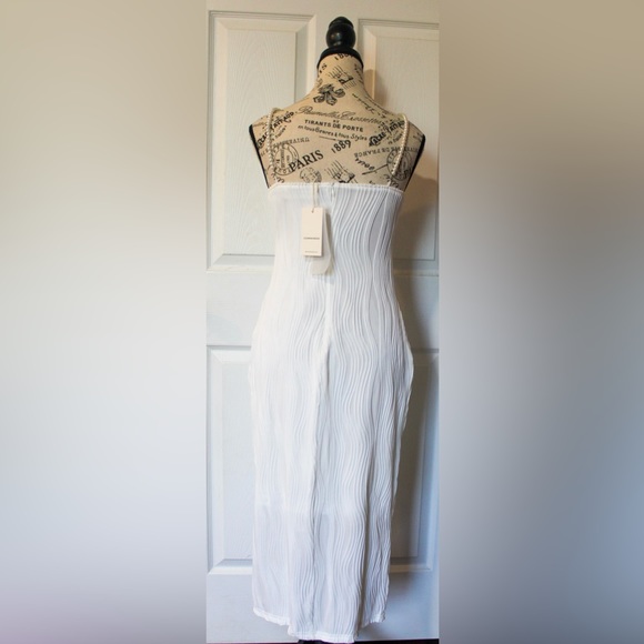 Commense
Medium
Bodycon Pearl Strap - Picture 4 of 4